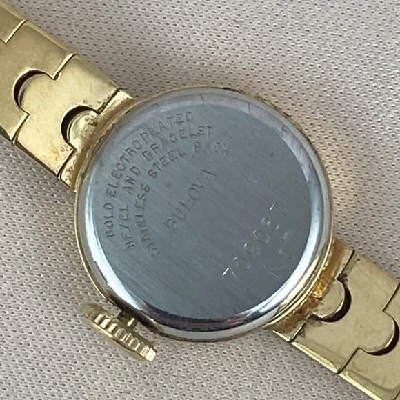 Vintage 1971 Bulova "Goddess of Time" 20 micron Gold Plated 7 inch link Bracelet - Picture 6 of 11
